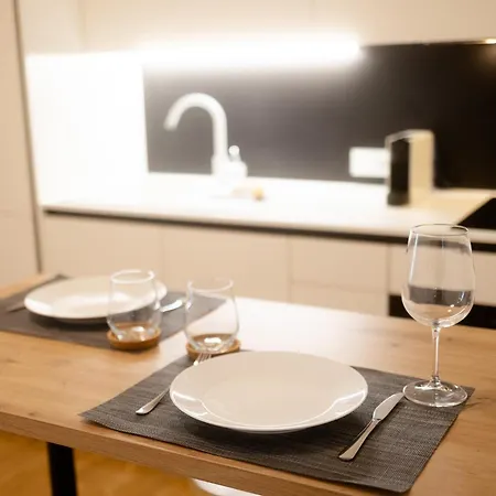 Happy Harrachgasse Апарт-отель 3*