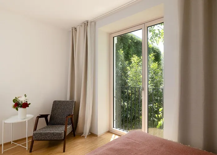 Happy Harrachgasse 3*